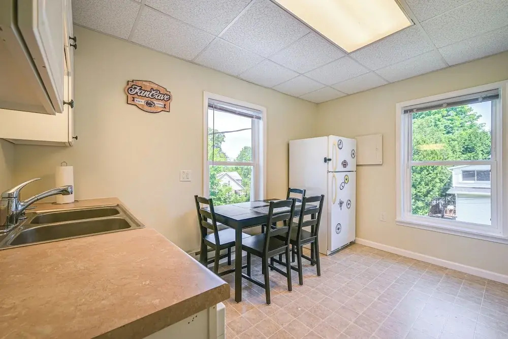State College Apartment: Walk to Beaver Stadium