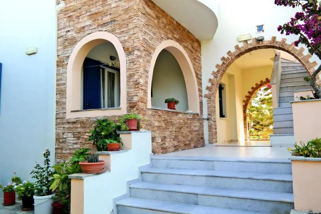 Manolis Studios