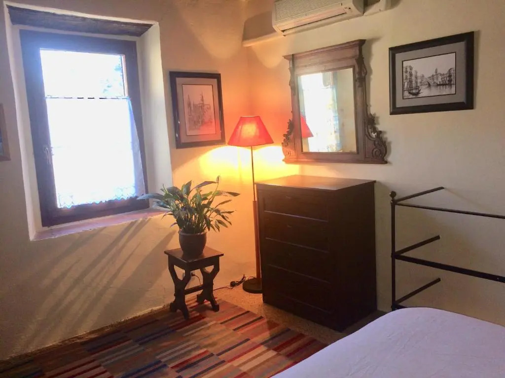 Adorable Tuscan cottage with beautiful garden just outside Lucca, sleeps 4