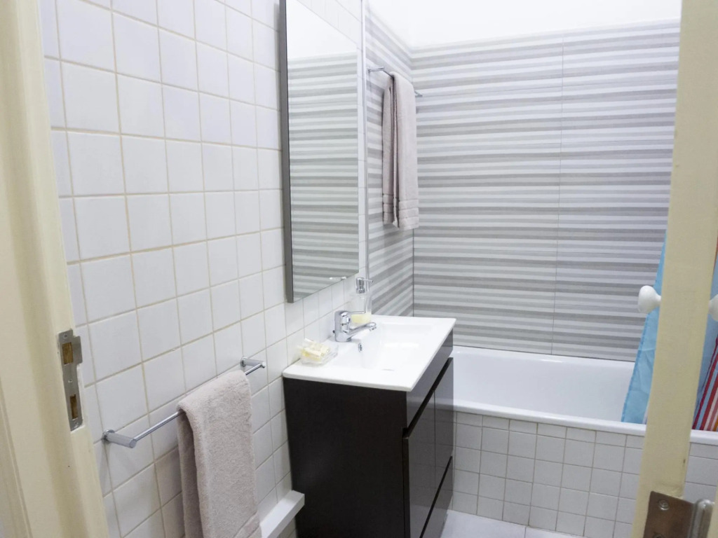 LV Premier Baixa CR2 lift, AC, center, balcony