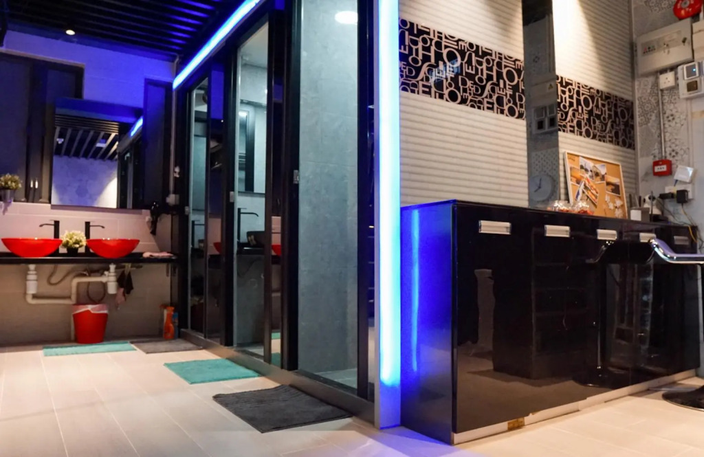 SNOOZE Capsule Hotel