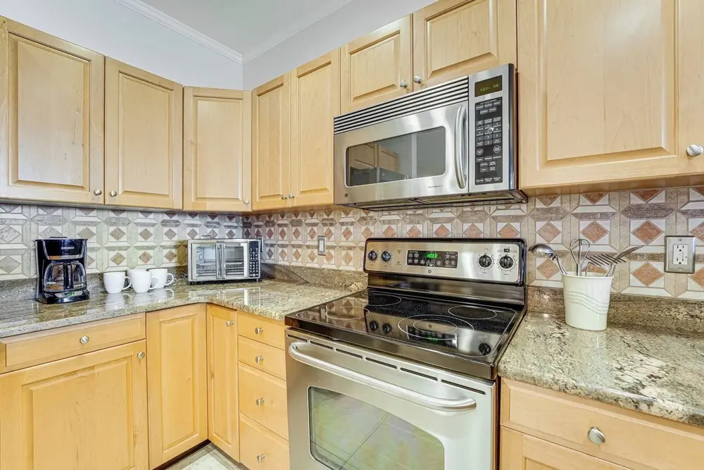 8th Floor Penthouse, Walk to Clearwater Beach