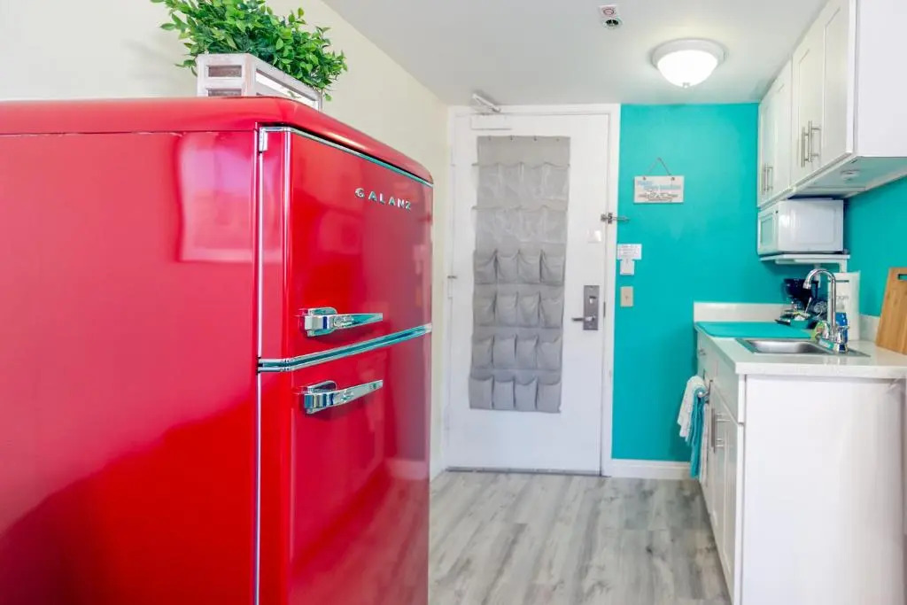 Beautifully Remodeled Studio in the Aloha Surf in Waikiki - 15th Floor - Mountain and Partial Ocean Views