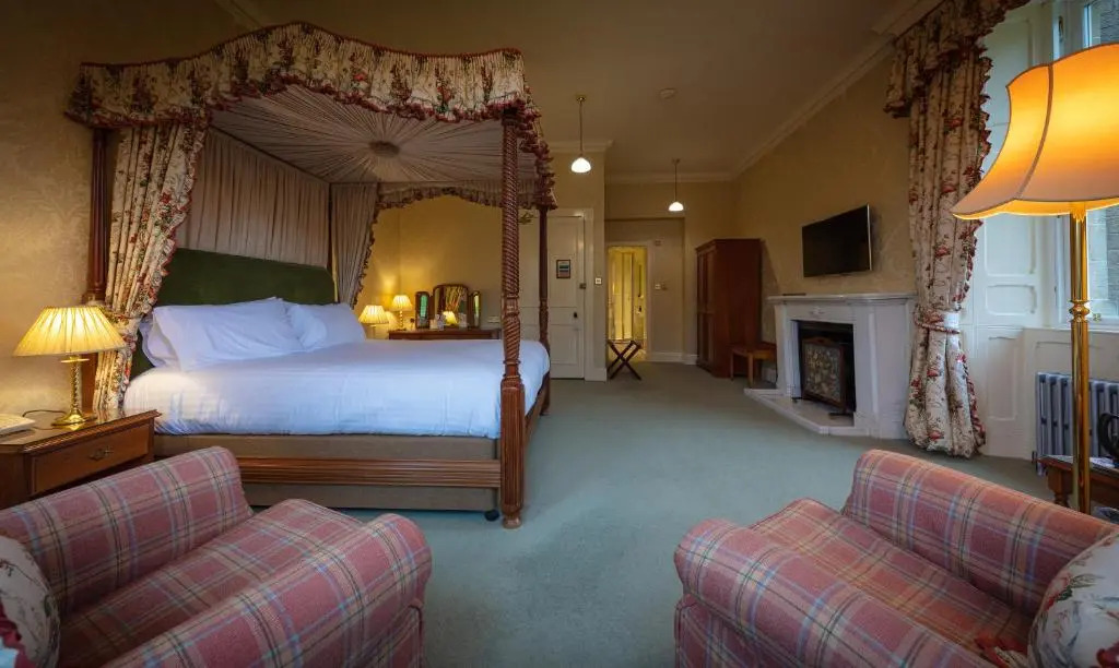 Glengarry Castle Hotel
