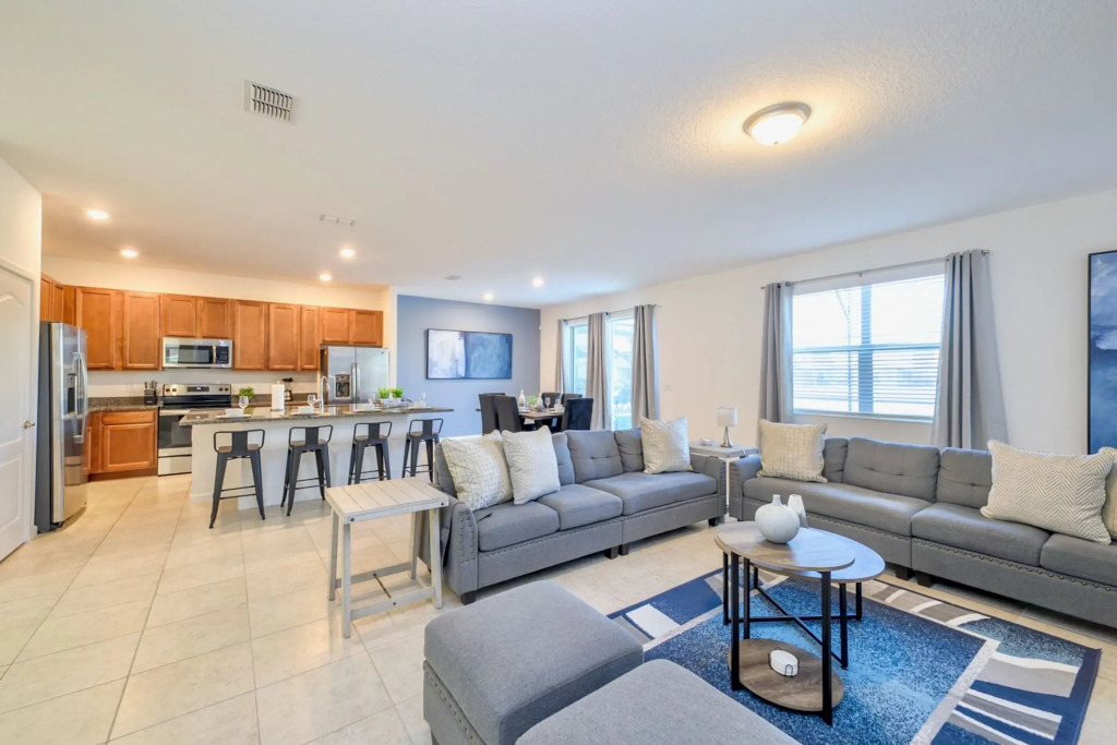Upstay - 19 Guest Home w Pool  Games - Near Disney, Kissimmee