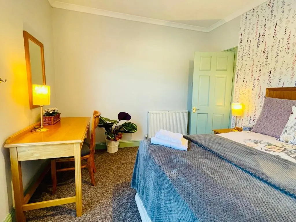 Purple Cloud Cosy 4 bed Cottage with Garden Parking Pet-Friendly