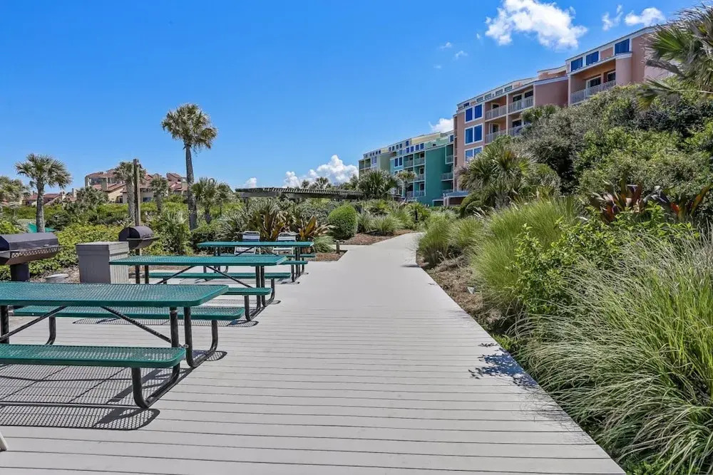 Oceanfront Condo With Large Balcony, Pool, Central AC & Views