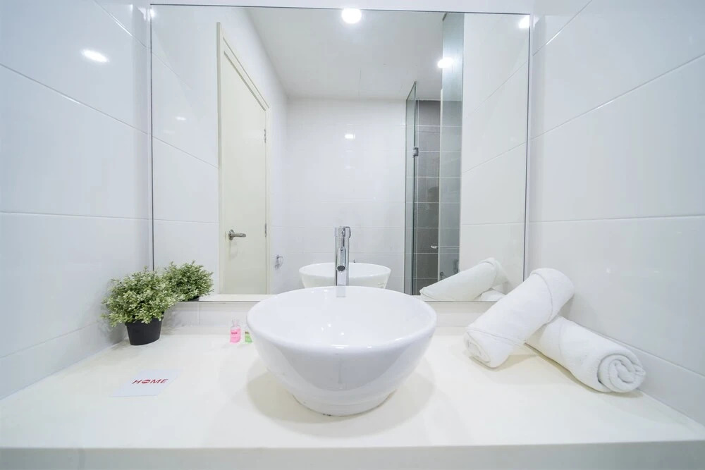 Crest Jalan Sultan Ismail by OYO Rooms