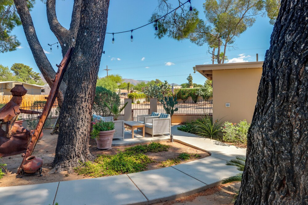 Pet-friendly Tucson Casita: Shared Hot Tub & Patio