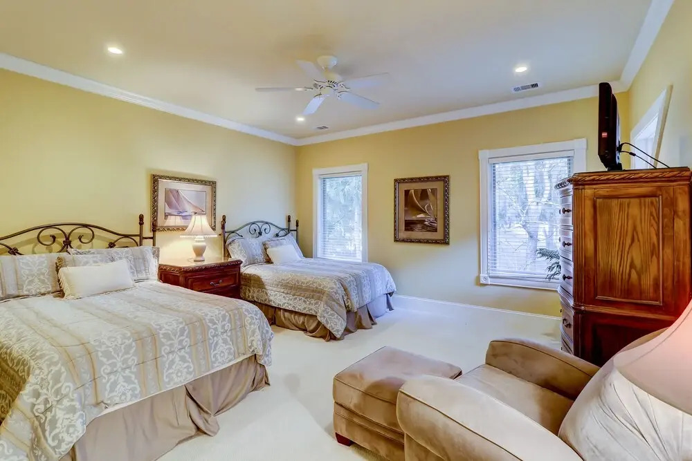 4 Beach Lagoon Rd