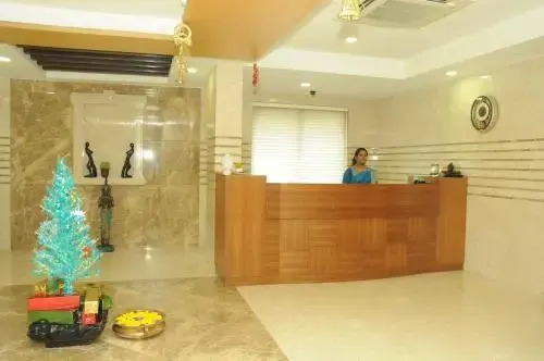 Ponnis Grand Inn