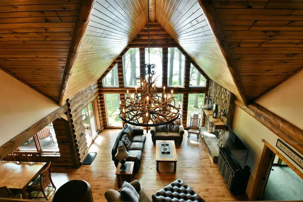 Lumberjack Lodge 5 Bedroom Home by RedAwning