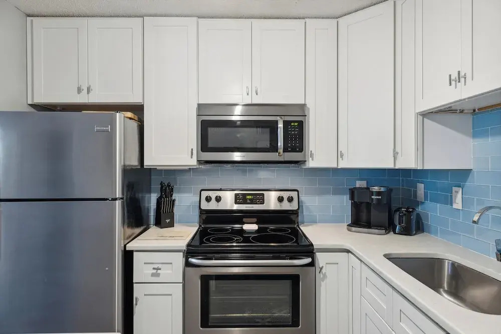 Seaside Bliss Retreat Coastal Condo for 6