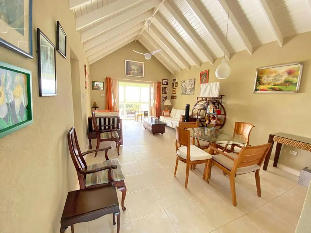 The Gem is located a few minutes walk to the gorgeous Bottom Bay Beach