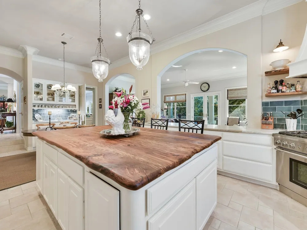 The Arrive Epic Estate On Lake Austin 5 Bedroom Estate