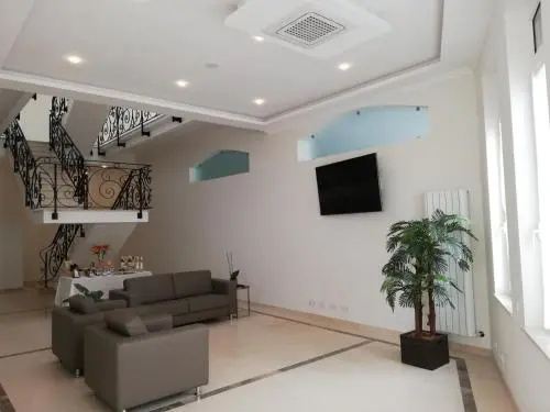 Bowen, Luxury Suites