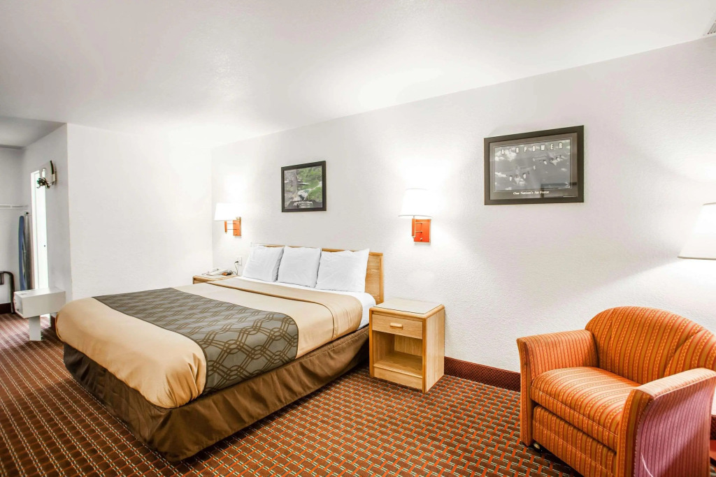 Econo Lodge Truman Inn