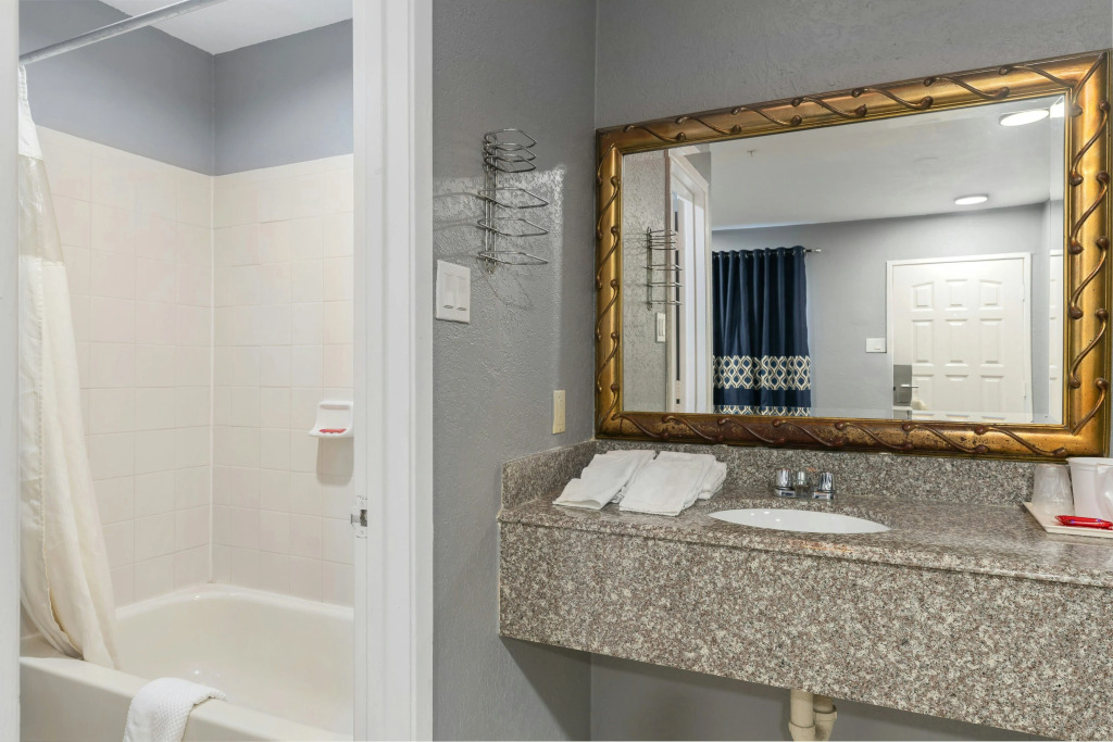 Golden Inn Dallas by Hotel O