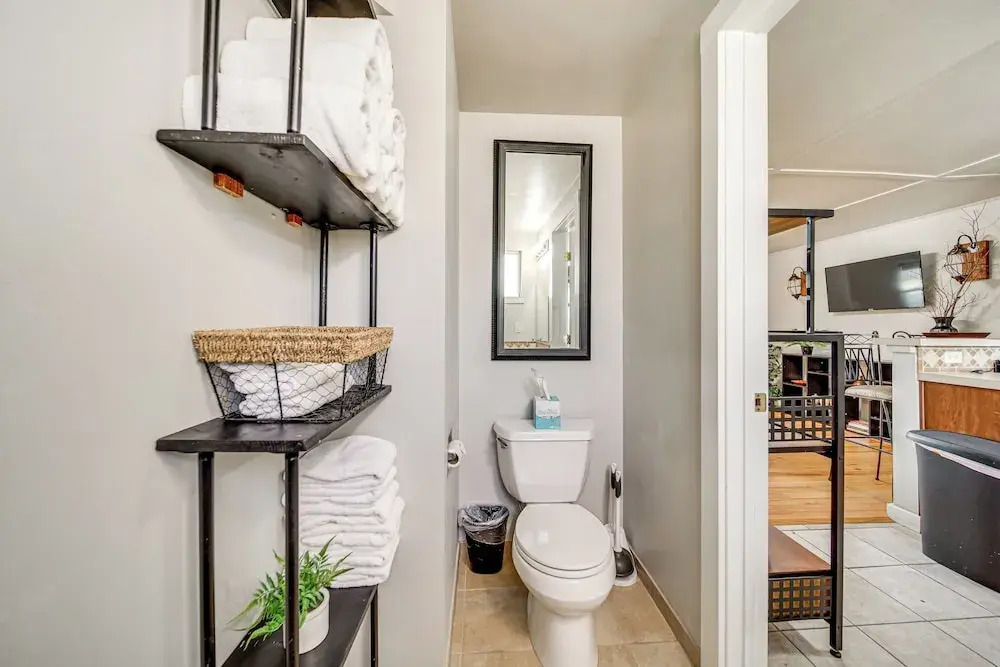 1 Mi to Camels Back Park: Boise Studio w/ Patio!