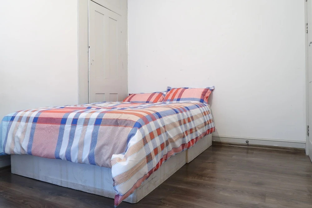 Clemence Street - Deluxe Single Guest Room 5