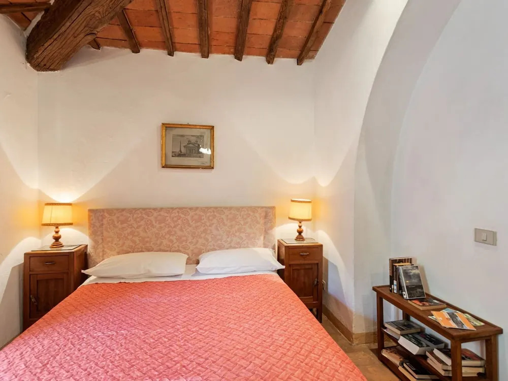 Elegant 2-bedroom Holiday Home in Tuscan