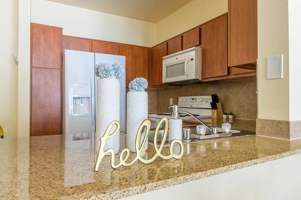 1 and 2 BR Apts in Downtown by Frontdesk