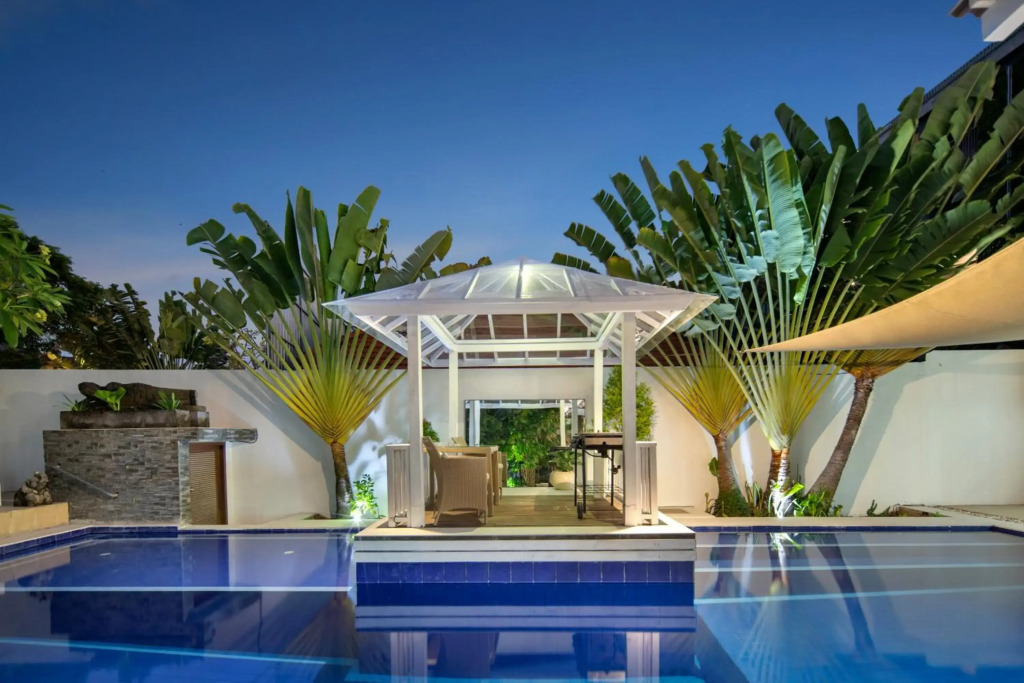 Villa Shree Canggu by Azure, 2 mins walk to Beach near Finns