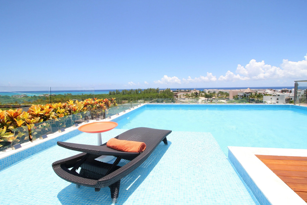Grand Fifty Suites