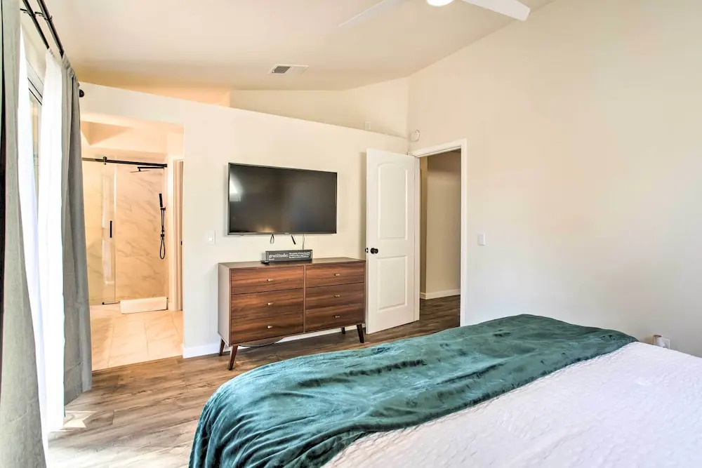 2 Mi to Coachella: Indio Getaway w/ Outdoor Oasis