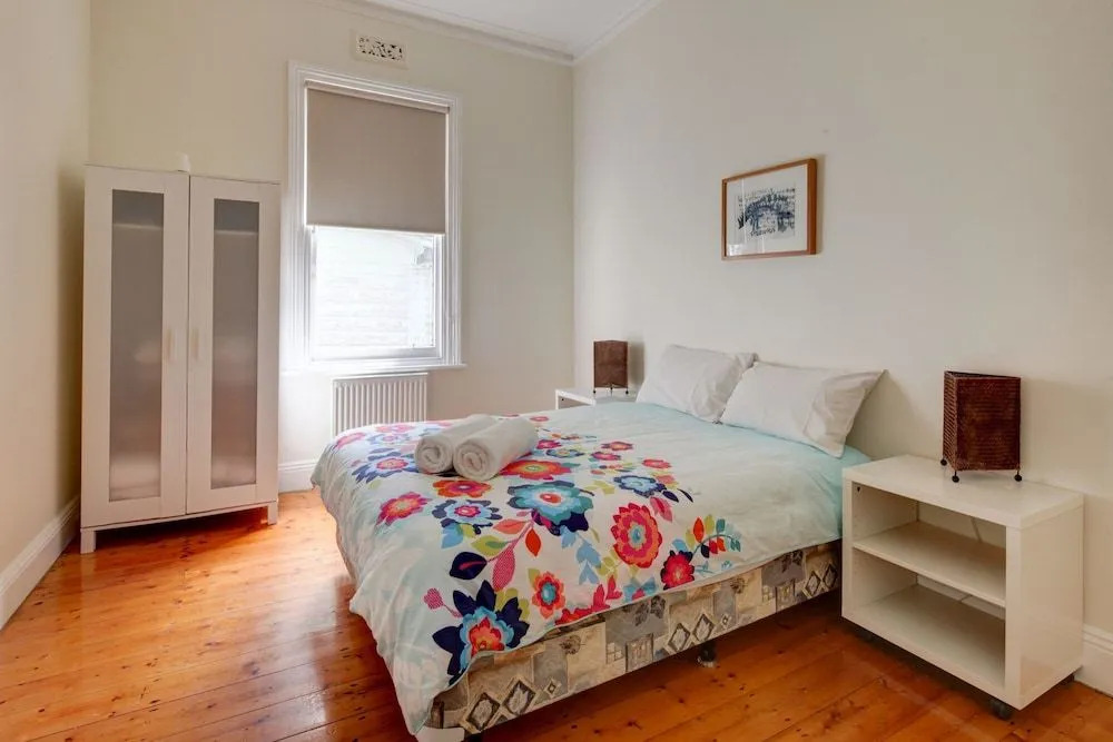 Palm Cottage - Pet Friendly Victorian Cottage