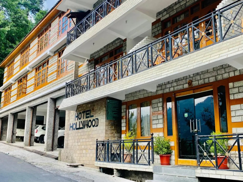 Snow Clad Riverview Hotel & Resort, Manali