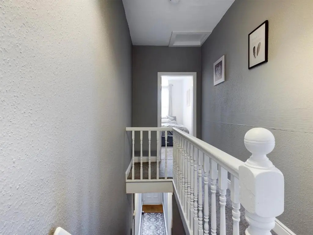 Cheerful 3 bedroom home with free parking and WIFI