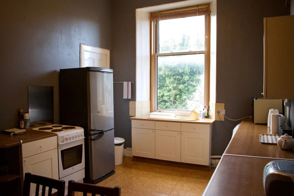 Traditional 3 Bedroom Apartment in Bruntsfield