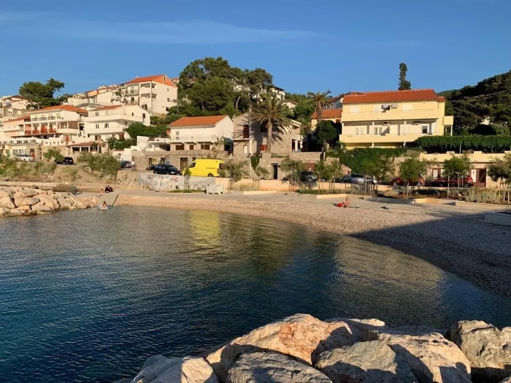 Sea view apartment near the beach 1-Jelsa center