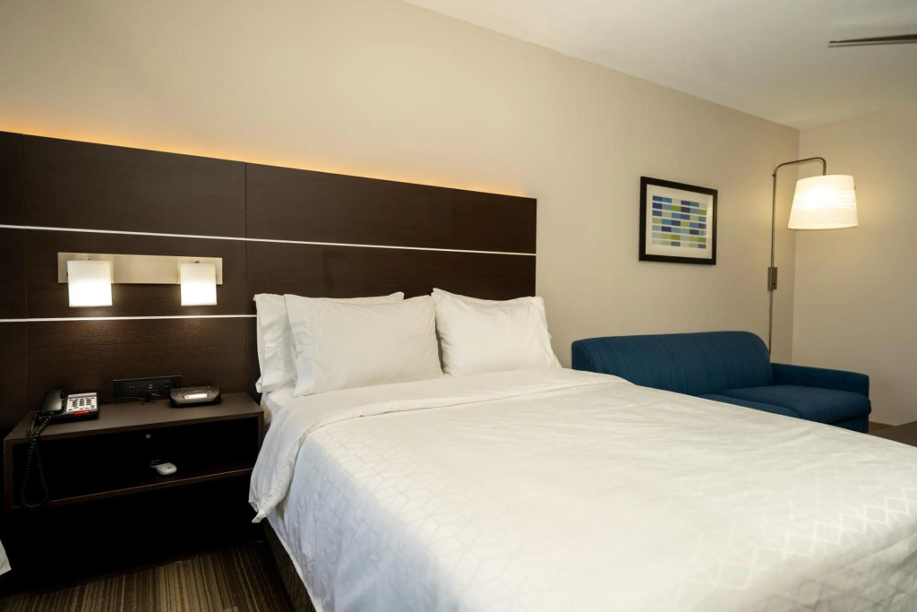 Holiday Inn Express & Suites Deer Park by IHG
