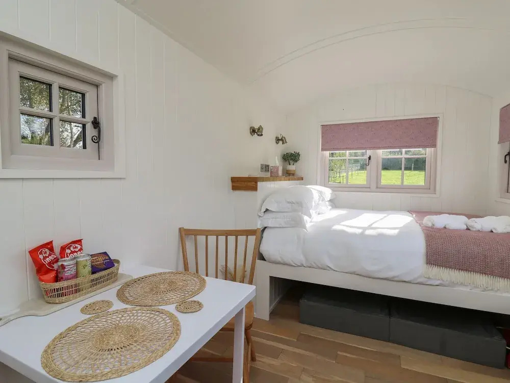 Dragonfly Shepherd's Hut