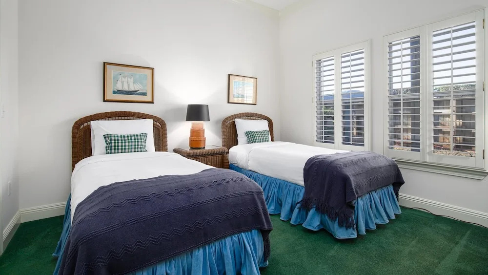 Seascape Lakefront Villas 405