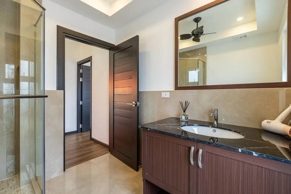 Modern 4 BR Pool & Tropical Garden MS-30