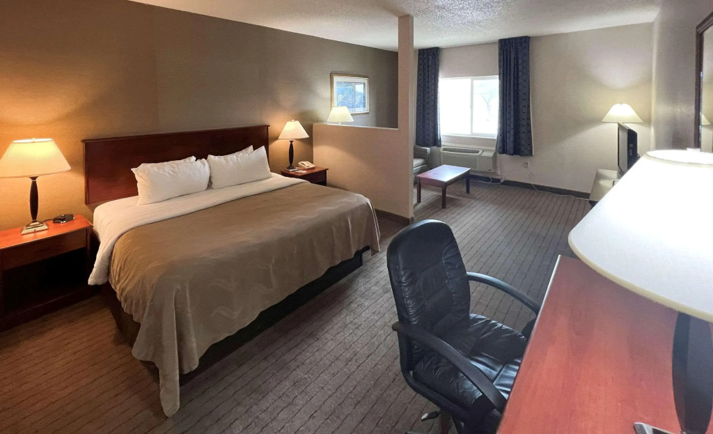 Quality Inn & Suites Grants - I-40