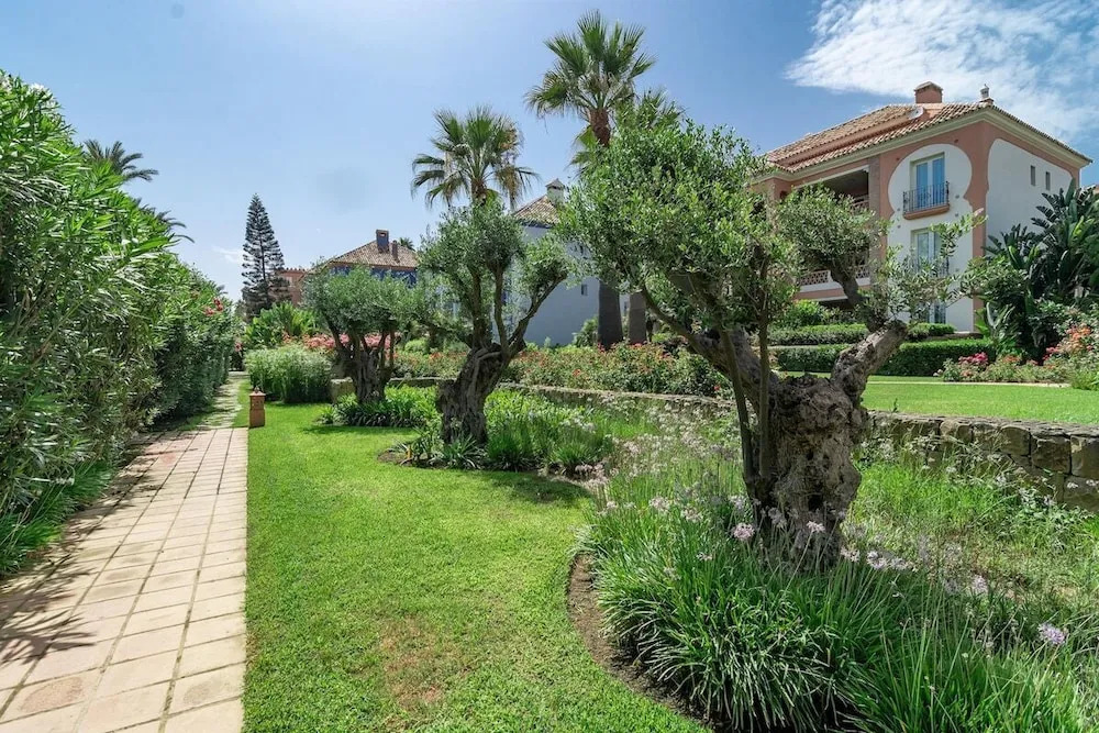 Lap- 3 bed Apartment on the Beach. Families Only