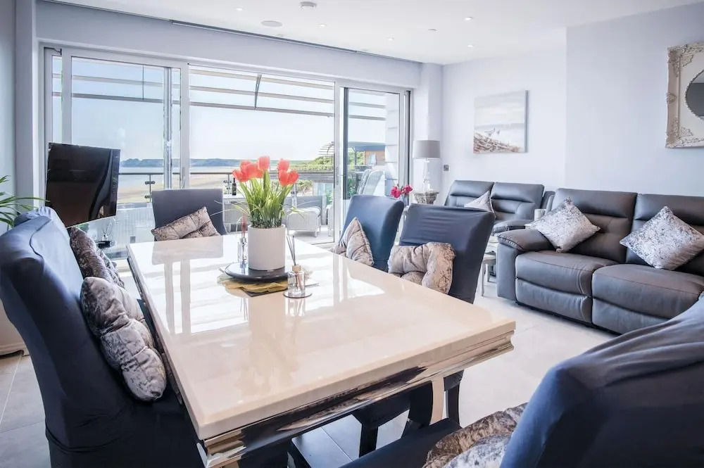 Waters Edge - 2 Bedroom Apartment - Tenby