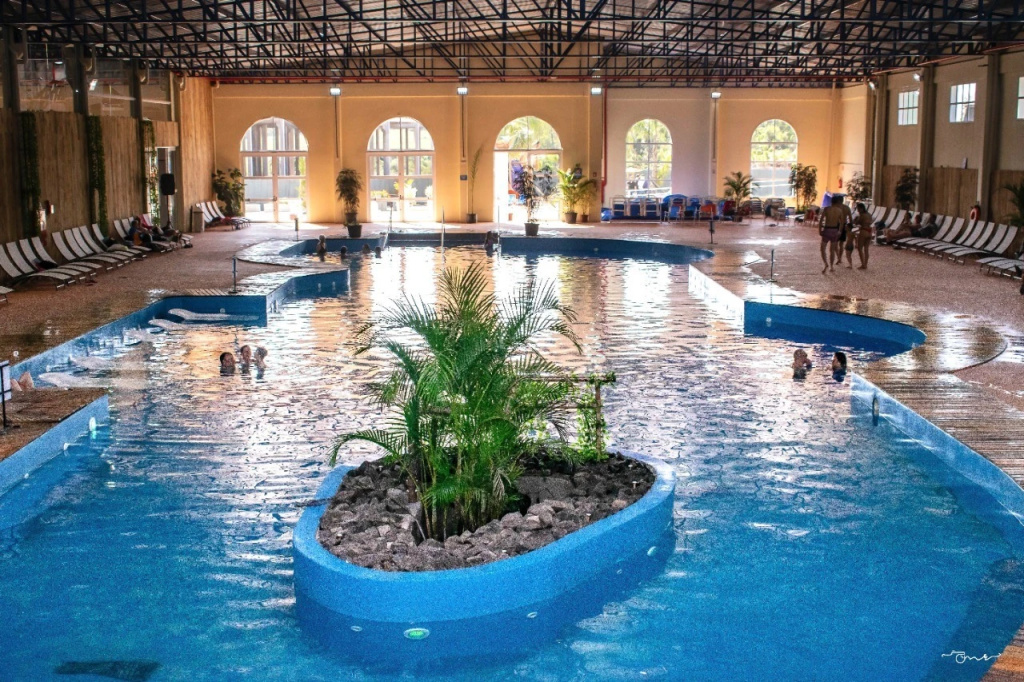 Emirates Hotel & Suites