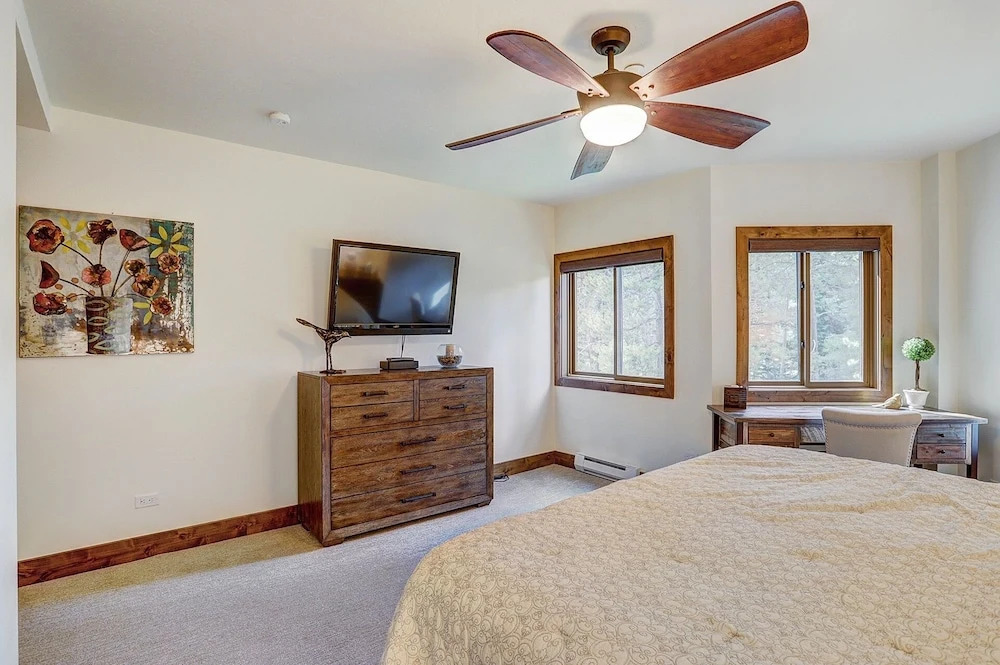 Ge At Breck Chateaux 1022 3 Bedroom Condo by RedAwning