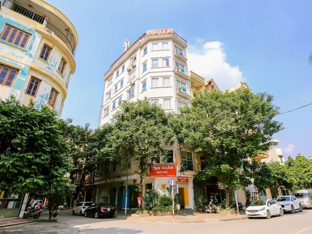 OYO 575 Van Xuan Hotel
