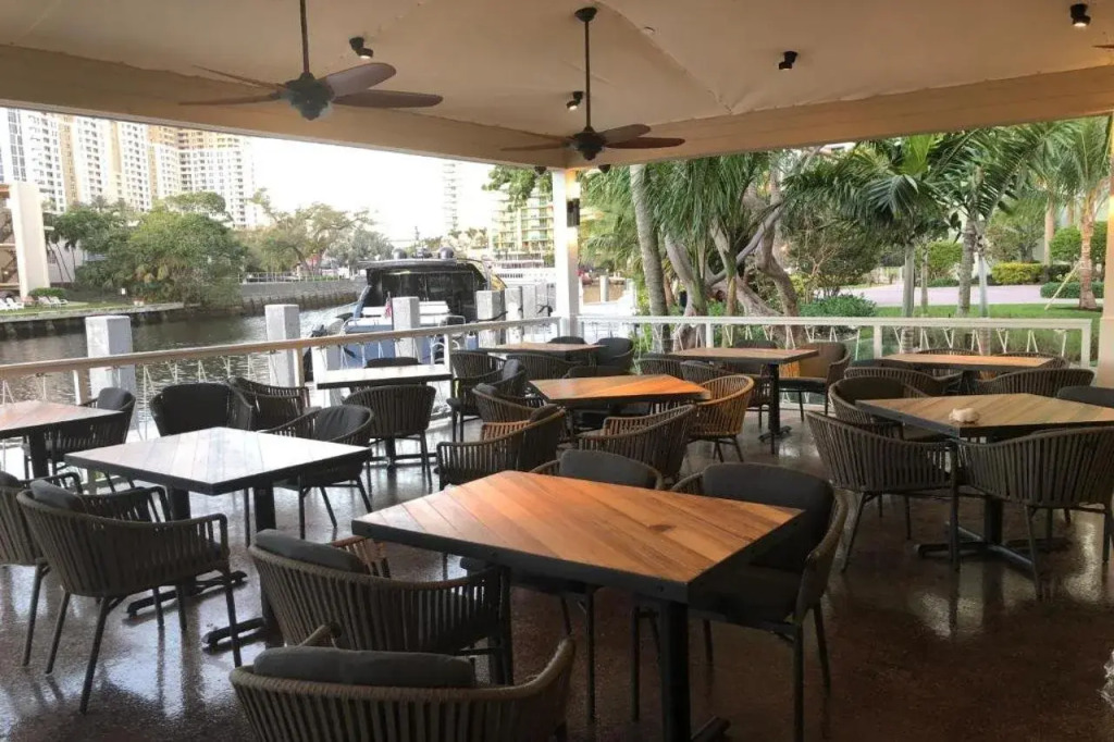 Riverside Hotel