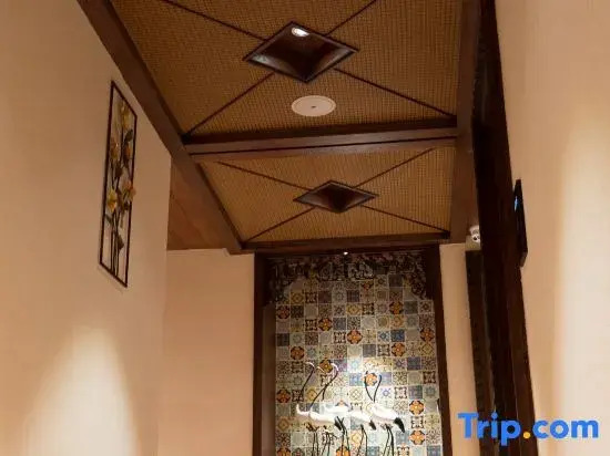 Xiangge Huangfu Holiday Hotel
