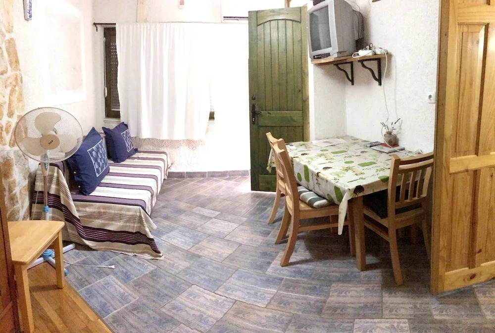 Studio in Betina, With Furnished Terrace and Wifi - 60 m From the Beac