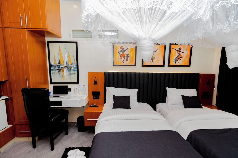 One Click Cozy Suites