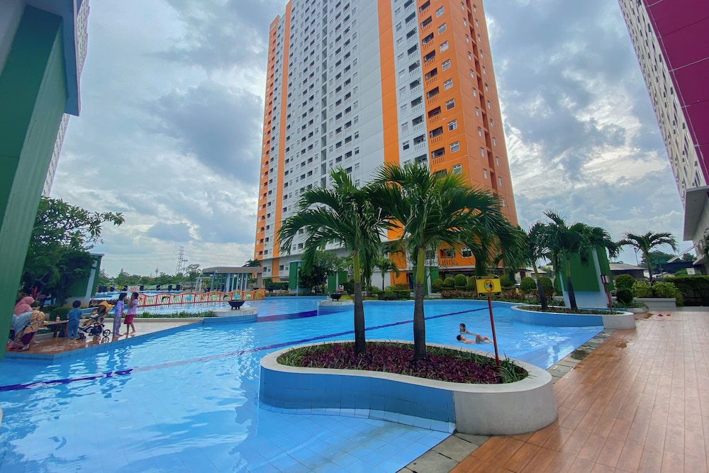 Warm And Restful 2Br At Green Pramuka City Apartment