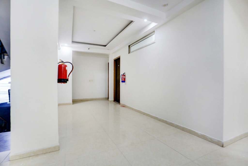 Super Townhouse Subhash Chowk Near Medanta Hospital Formerly L B Residency